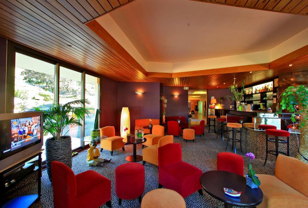 פוזוז' Logis Hotel De La Bruyere מראה חיצוני תמונה