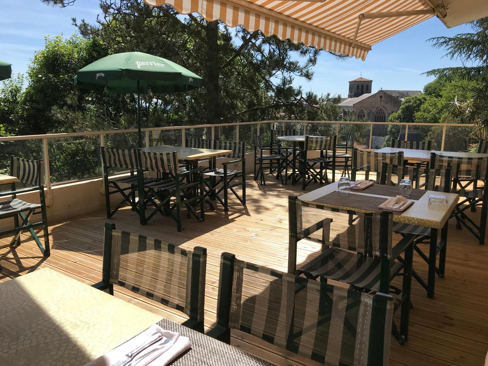 פוזוז' Logis Hotel De La Bruyere מראה חיצוני תמונה