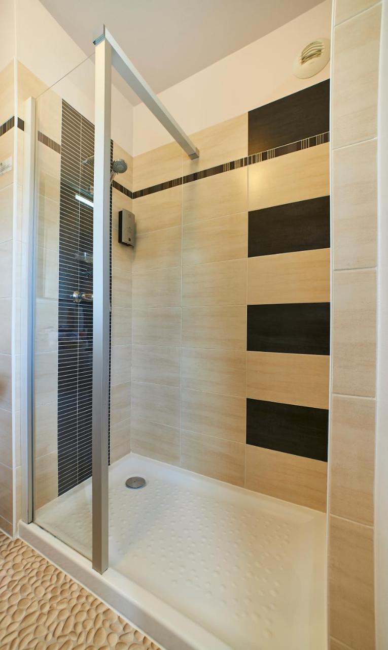 פוזוז' Logis Hotel De La Bruyere מראה חיצוני תמונה